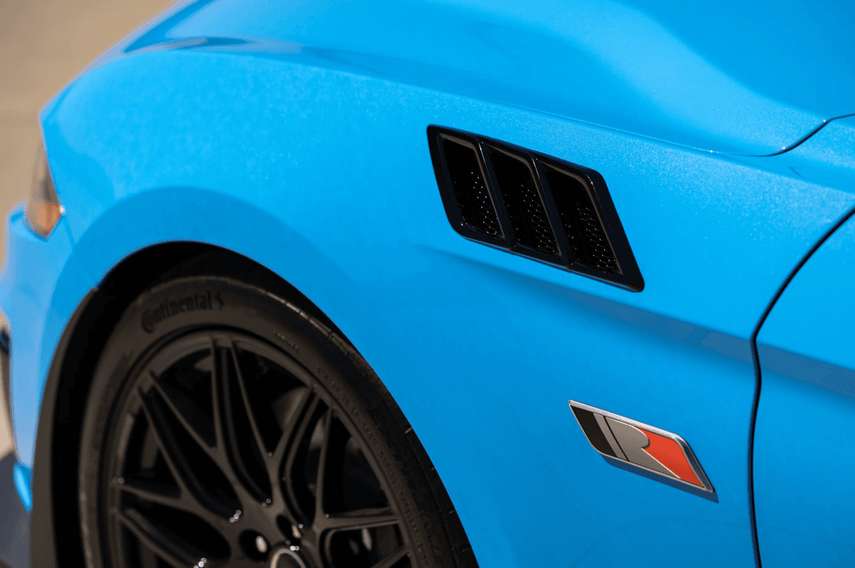 Roush Ford Mustang 2015-2023 Front Fender Heat Extractors - Gloss Black