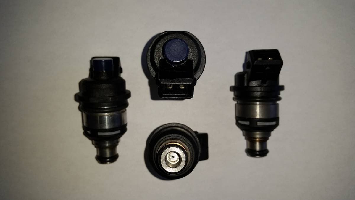 TRE Side Feed 550cc Fuel Injectors Nissan / Subaru Style - 4